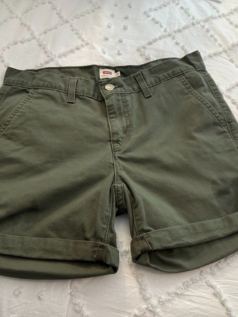 🌿 Levi’s Olive Green Chino Shorts Size 28 Cuffed Casual Mid Rise 🌿
